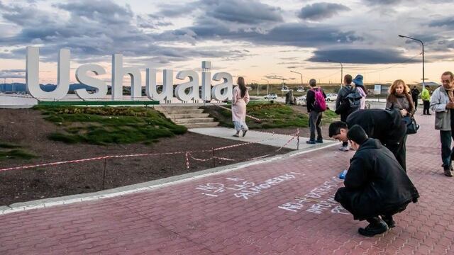 Vandalismo en el cartel de Ushuaia\u002E