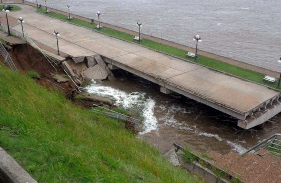 A un año de colapsar el paseo ribereño en San Lorenzo se anunciaron las obras de defensa de la barranca