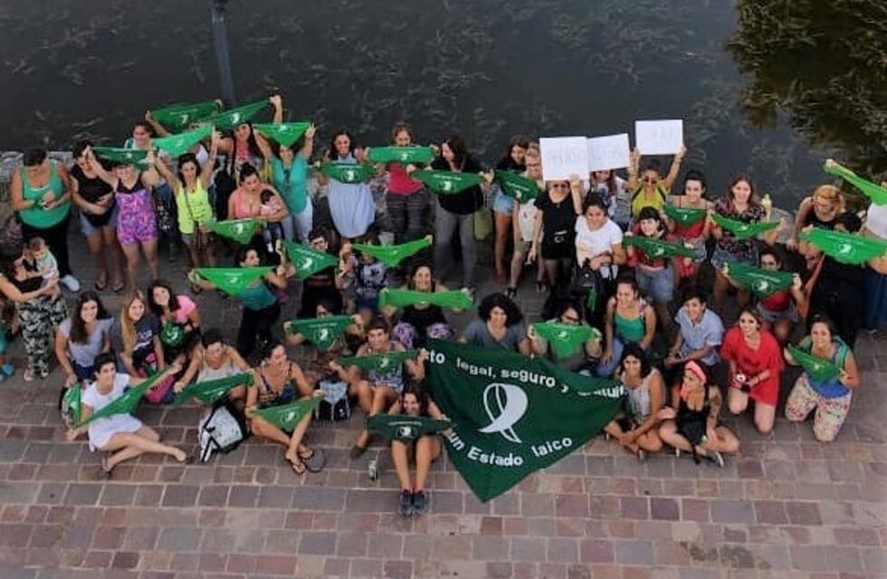 Mujeres de Alta Gracia se sumaron al Pañuelazo por el Aborto Legal