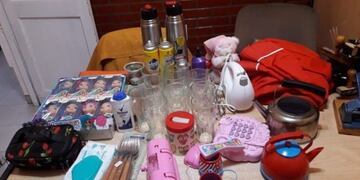 La mercaderia sustraída por las mujeres en el supermercado de la localidad de Reducción fue devuelta en la comisaría\u002E (LV 16 Radio Río Cuarto)