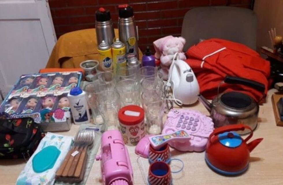 Madre y sus dos hijas robaron, las escracharon en redes, devolvieron todo lo sustraído