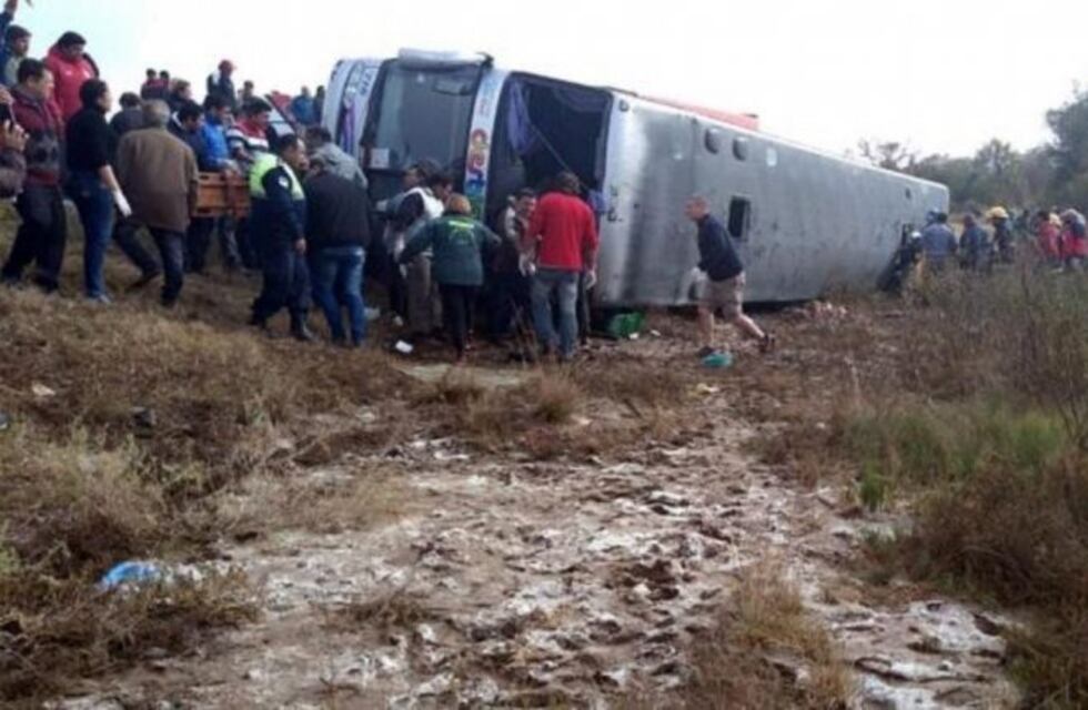 El dramático rescate de los jubilados que volcaron en La Madrid