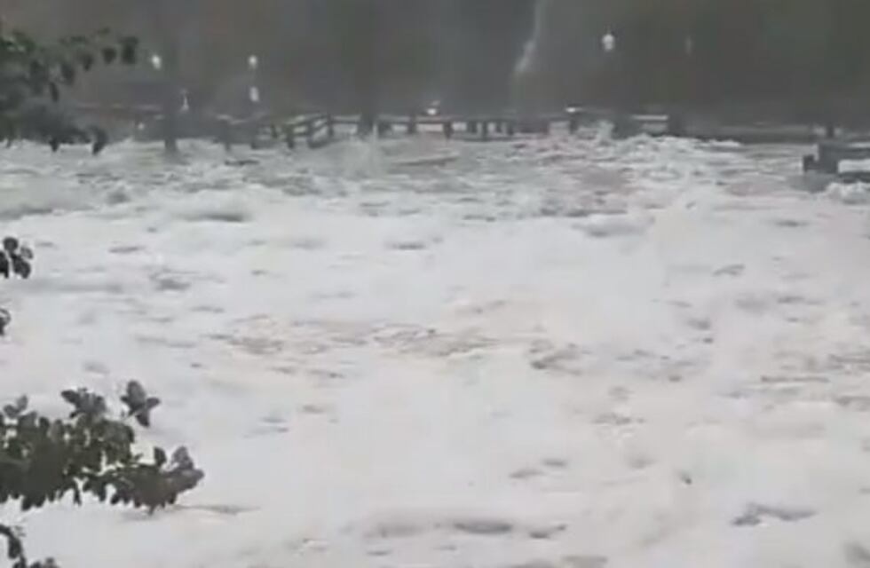 Impresionante creciente en La Falda del balneario Siete Cascadas: así está