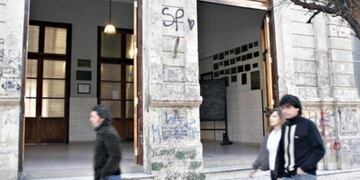 Acusan a un profesor de La Plata por haber abusado de dos alumnas de 12 y 13 años