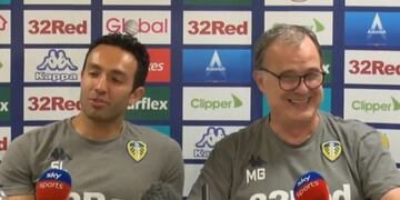 Desopilante momento en la conferencia de Marcelo Bielsa en Inglaterra\u002E