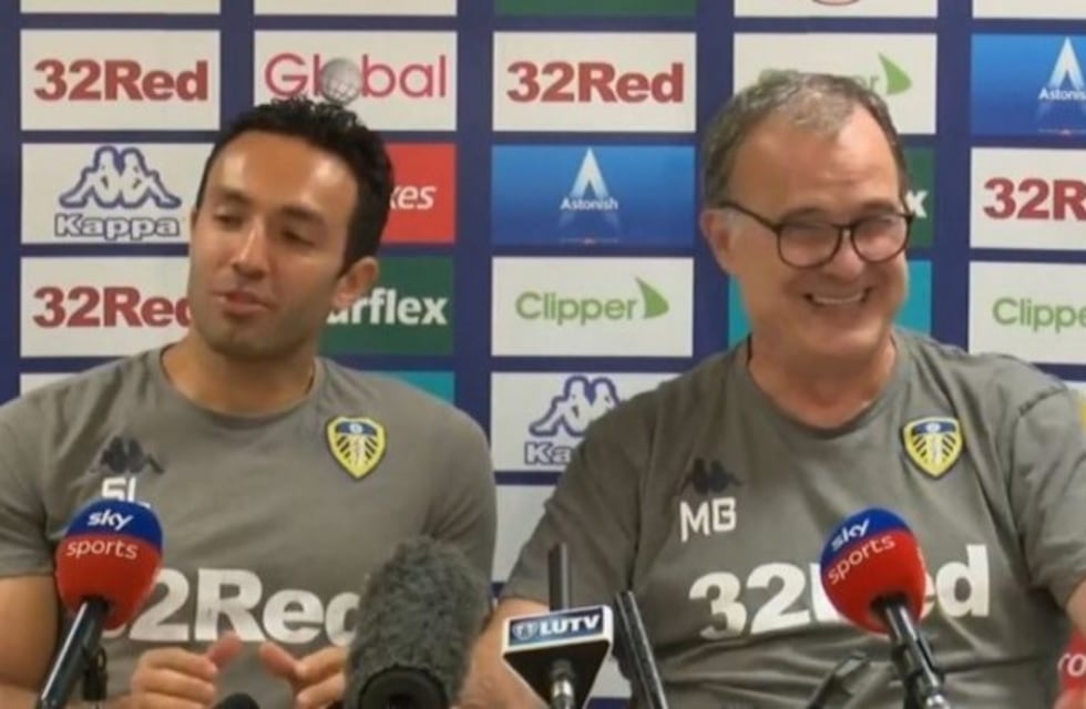Bielsa y otro memorable momento con la prensa: conferencia en inglés y chicana a periodista que no le entendió