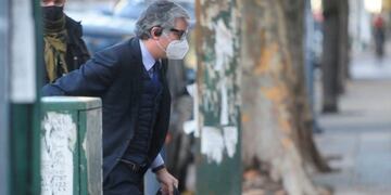 Fernando Villena, juez de Lomas de Zamora, ingresa a su juzgado para tomarle declaración a los detenidos por la causa de espionaje ilegal durante el Gobierno de Mauricio Macri\u002E (Clarín)