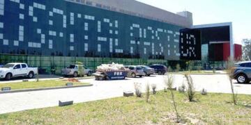 Detuvieron a una mujer que golpeó a sus hijos de 1 y 2 años y los mandó al hospital