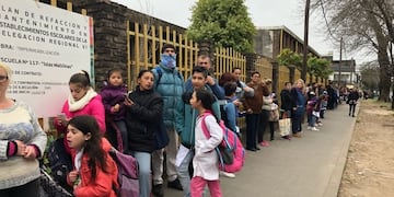 Abrazo solidario a la escuela Islas Malvinas\u002E