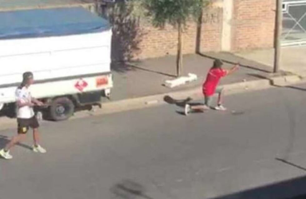 Feroz tiroteo entre dos facciones de la barra de Almirante Brown