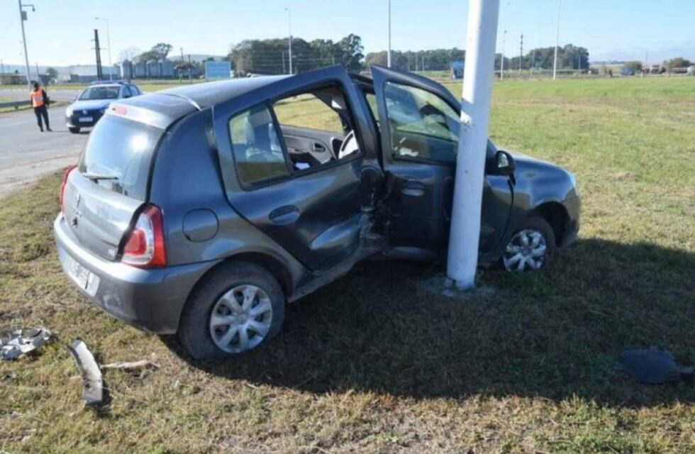 Dos azuleños volcaron en la entrada de Olavarría