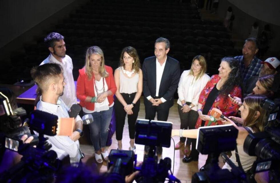 Javkin reivindicó el armado de un gabinete paritario en el Día de la Mujer