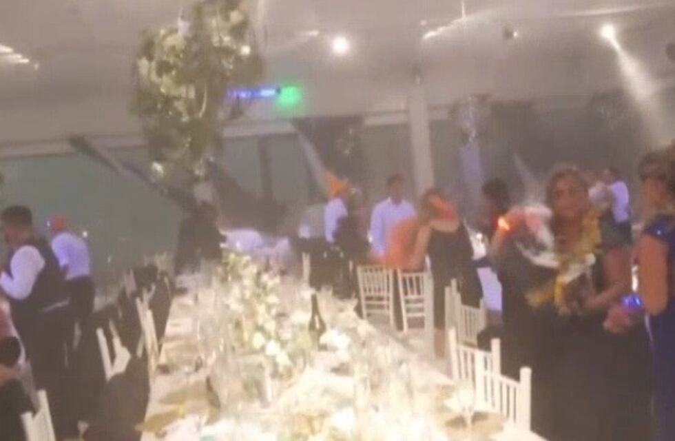 La tormenta le arruinó el casamiento: "El techo cayó sobre la comida"