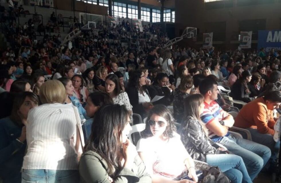 Los docentes van al paro y se retrasa el inicio de clases