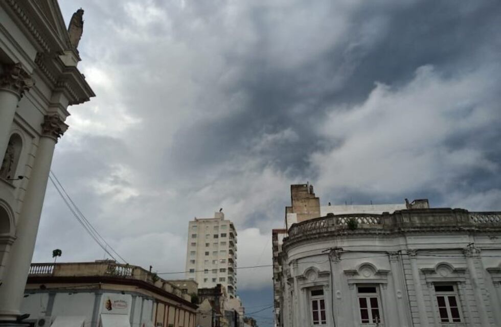 Lunes con lluvia y alerta meteorológico