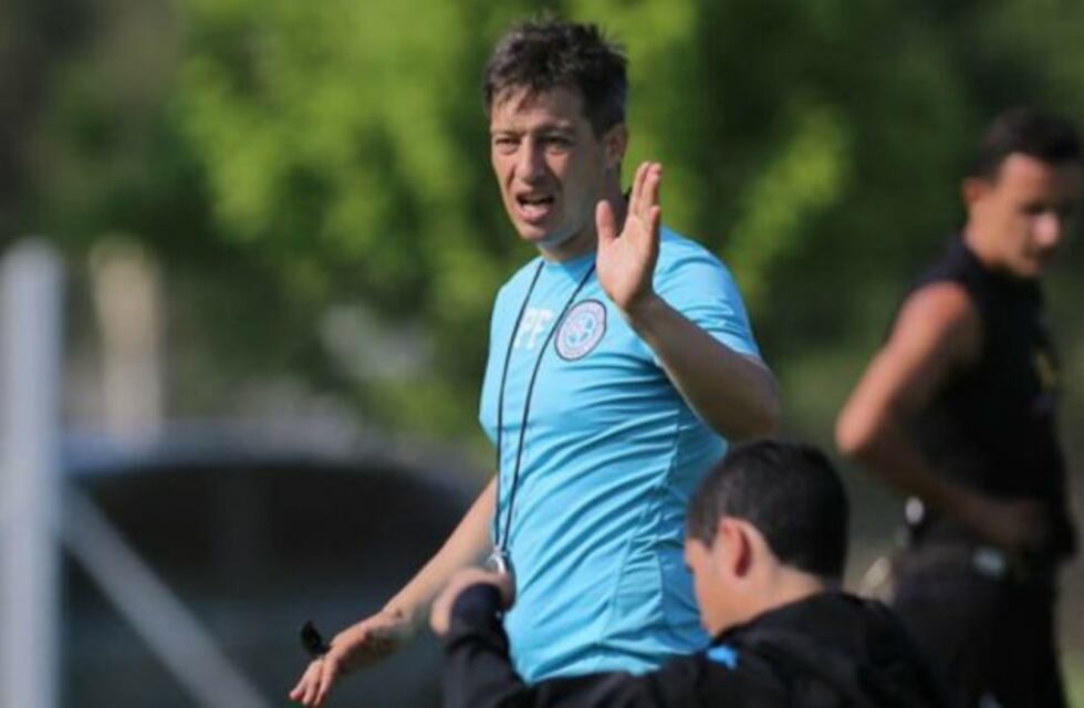 Práctica de Belgrano con Hernán Castex, el discutido miembro de la Secretaría Técnica