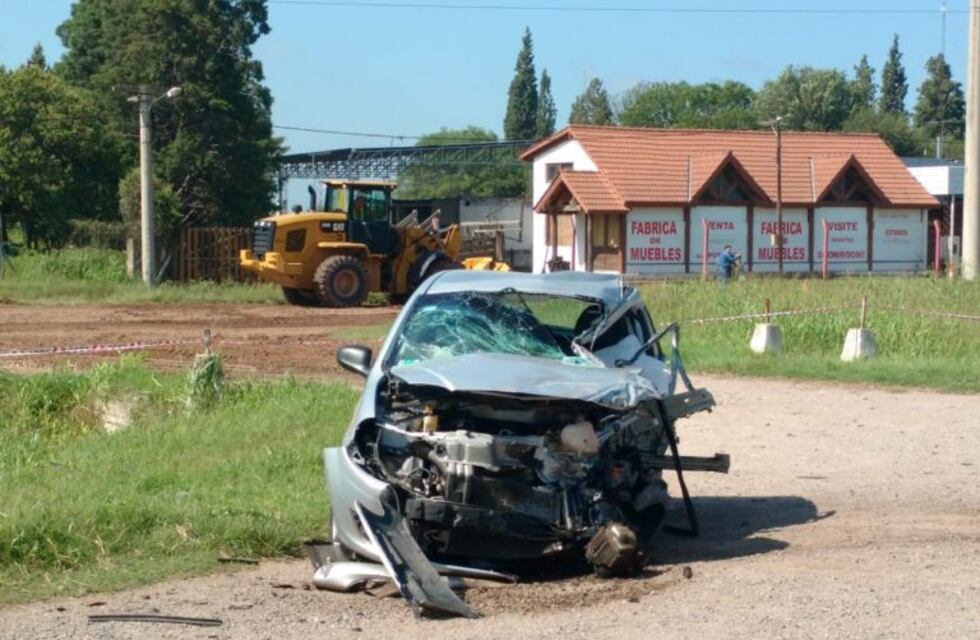 Accidente fatal en Ruta 19: murió una mujer tras chocar de frente un auto y un camión
