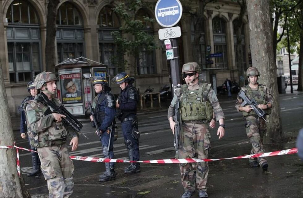 Así ocurrió el ataque de un "soldado del Estado Islámico" a los policías de París