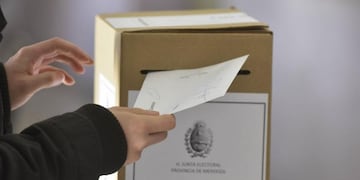 El único candidato a intendente de Tecka fue superado por el voto en blanco.