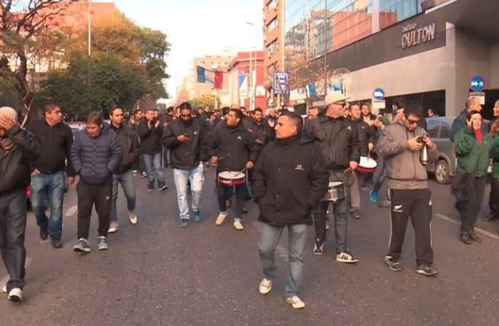 Paro de choferes: con un bono de $ 5.800 se terminaría el conflicto en horas