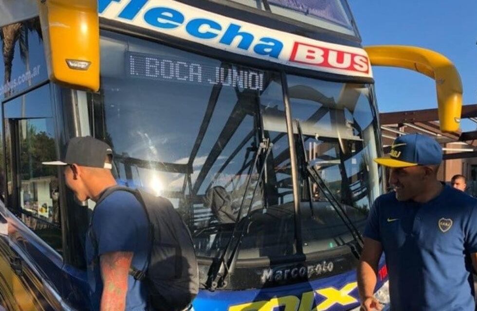 Al micro de Boca le arrojaron piedras antes de llegar al estadio Malvinas