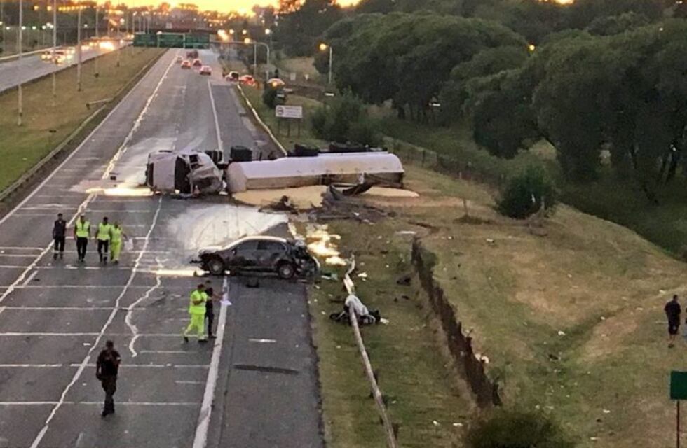Choque fatal en acceso Oeste: estaba alcoholizado y mató a dos personas