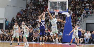 Atenas ante Boca en el estadio Arena Carlos Paz\u002E