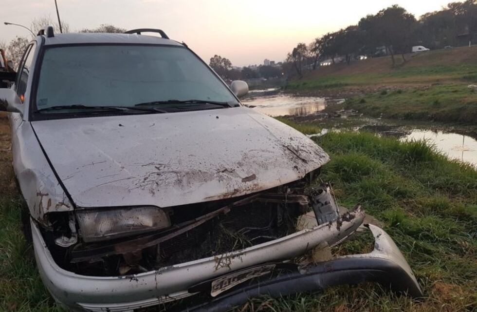 Cayó un auto en plena Isla de los Patos