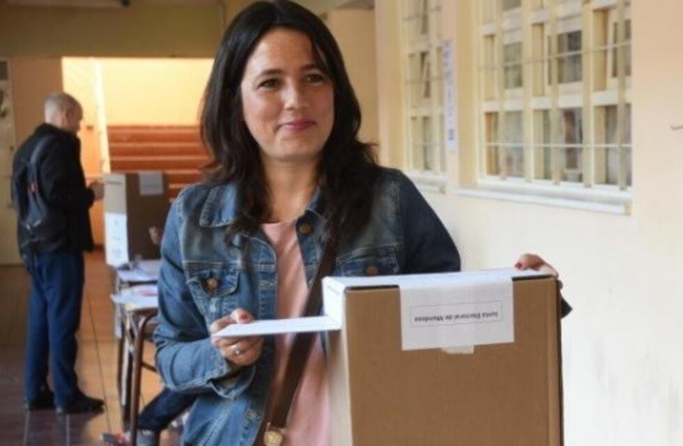 Noelia Barbeito fue la primera candidata en votar
