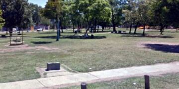 Una adolescente de 16 años fue violada en una plaza de Moreno tras negarse a ser la novia de su agresor\u002E