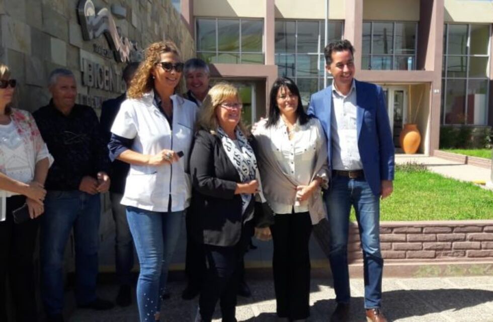 Manuel Calvo entregó una ambulancia en la localidad de Tránsito