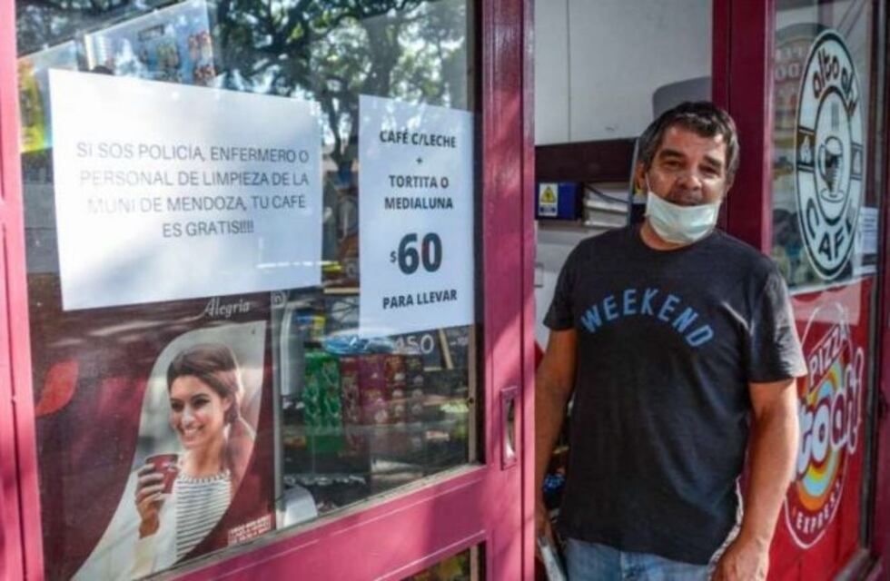 Kiosquero solidario regala café a los que enfrentan la pandemia