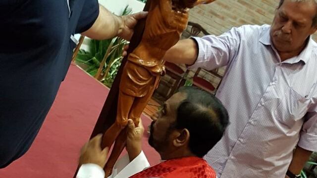 El religioso decidió profundizar el contacto por Internet con sus fieles\u002E (@parroqnatividad)