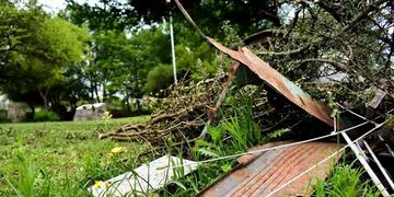 Basura, podas y chatarra en plena plaza pública en San Antonio de Arredondo\u002E