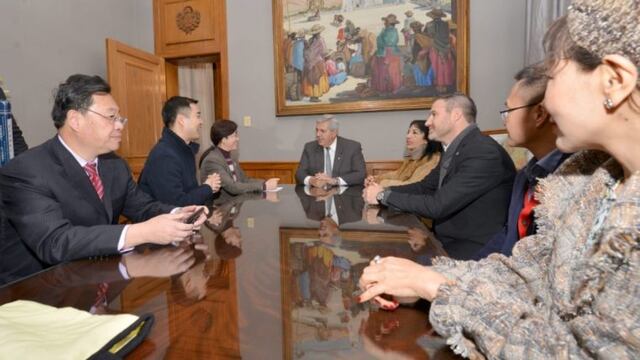 La comitiva china con el vicegobernador Haquim, en Jujuy