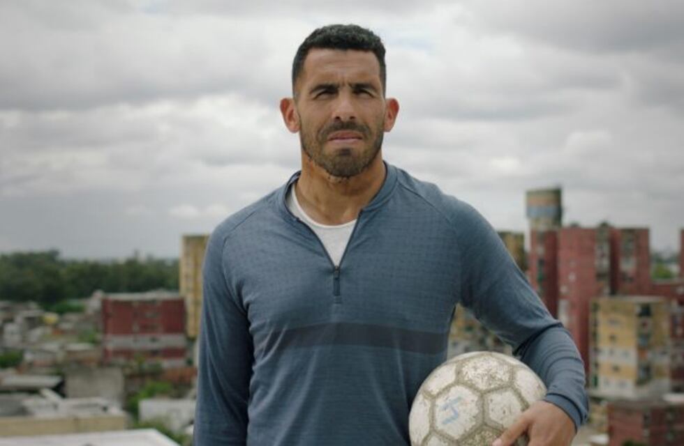 Lo que Netflix no cuenta: la verdadera historia de los padres biológicos de Carlos Tevez