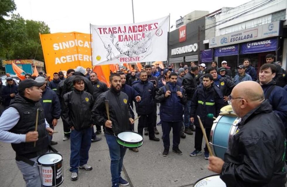 En el Día del Trabajador, empleados de Cargill y de Vassalli reclamaron por sus puestos
