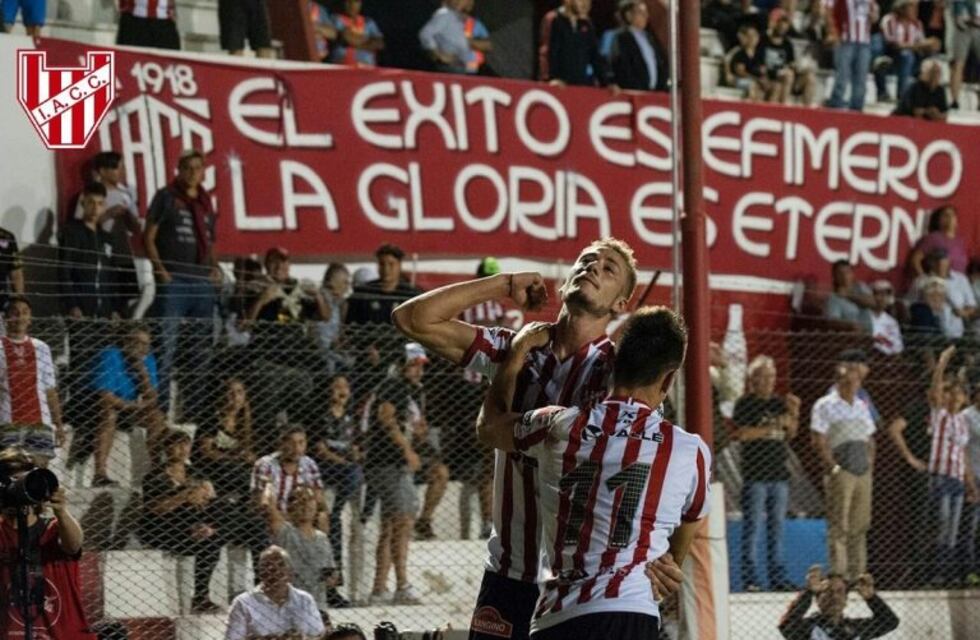 Bailone y el penal polémico: Vi la repetición y le pega en la mano