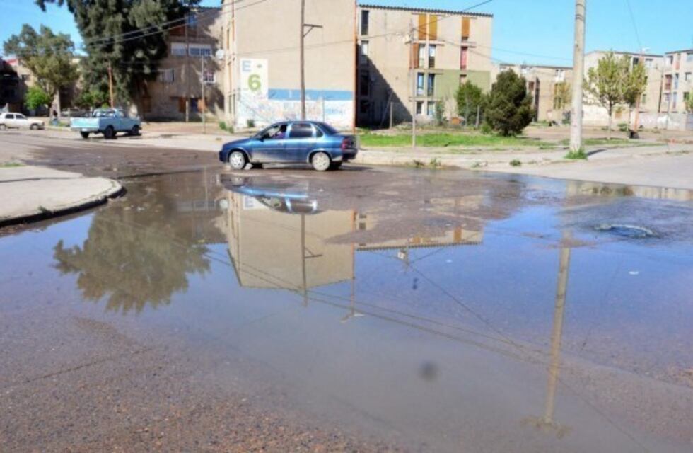 Viedma podrá multar a Aguas Rionegrinas por desbordes cloacales