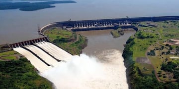 La represa permitirá el paso del agua para paliar la sequía río abajo\u002E
