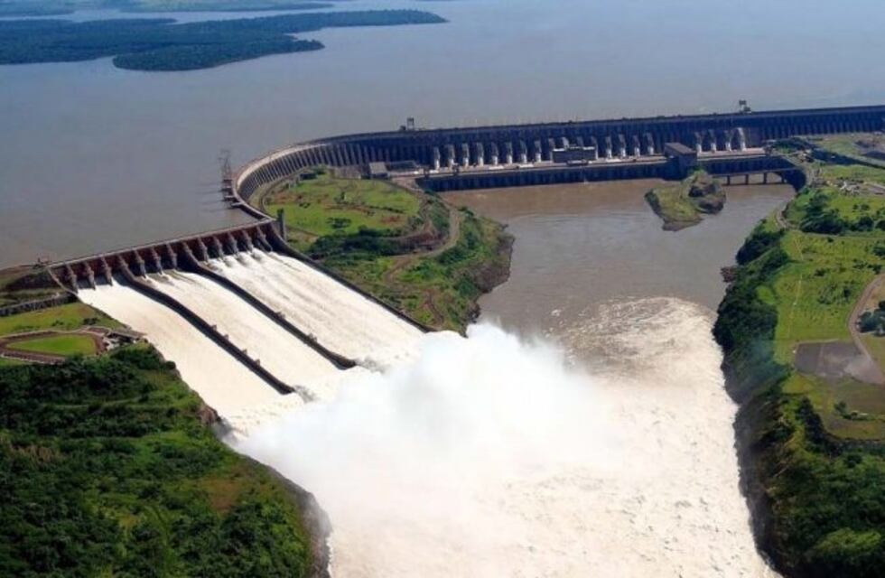 Itaipú abrirá sus compuertas para permitir el paso del agua al Paraná