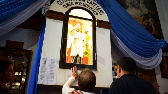 San Cayetano recibe la sencilla oración de sus fieles en Posadas\u002E (MisionesOnline)