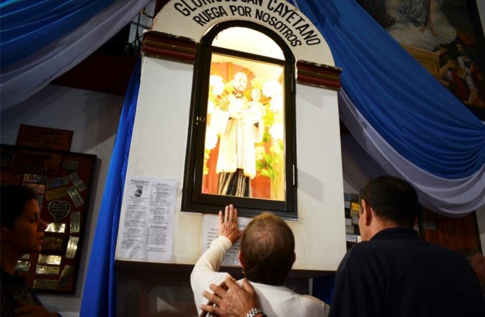 Los misioneros rezaron por pan y trabajo a San Cayetano