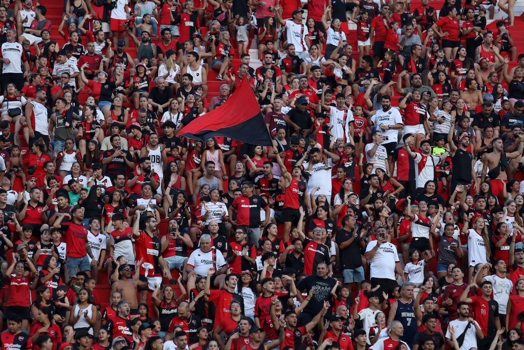 Newell's Old Boys: miles de socios y socias ya se acercaron al Parque para ejercer su voto.