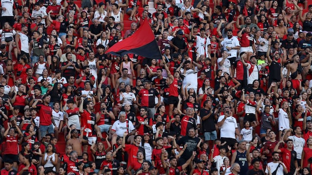 Las puertas del estadio Marcelo Bielsa se abren a la tarde para recibir a la hinchada.
