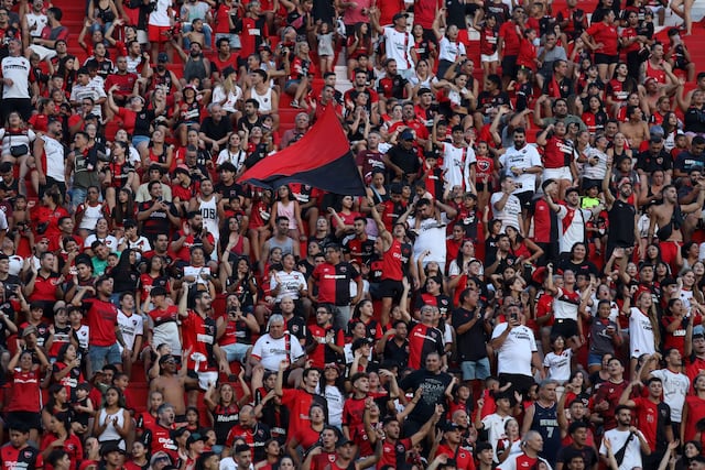Newell's Old Boys: miles de socios y socias ya se acercaron al Parque para ejercer su voto.