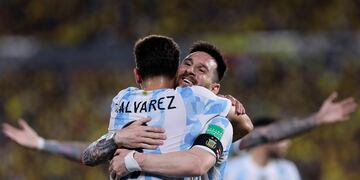 Julián Álvarez en su primer partido de titular en la selección, ante Ecuador. (AP).