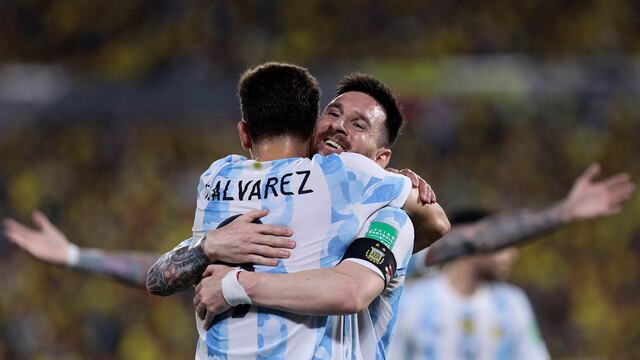 Julián Álvarez en su primer partido de titular en la selección, ante Ecuador. (AP).