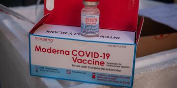 Las vacunas de Moderna se comenzará a aplicar desde el lunes a quienes tengan la primera dosis de Sputnik V, más de 50 años y comorbilidades.