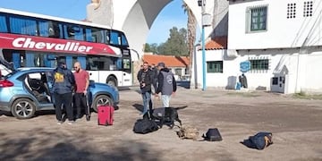 Controlaron micros con hinchas de Boca en la zona Este y el Sur de Mendoza.